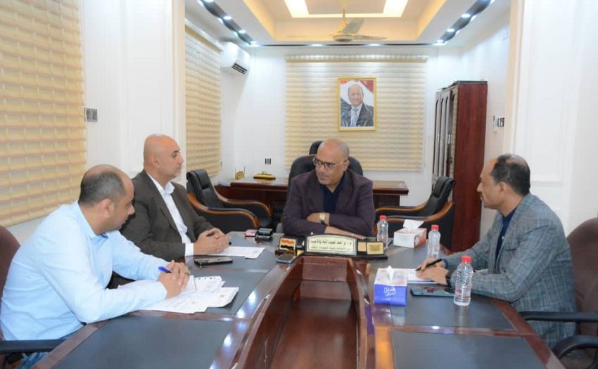 A meeting chaired by Badib discusses ways to improve the situation of TeleYemen